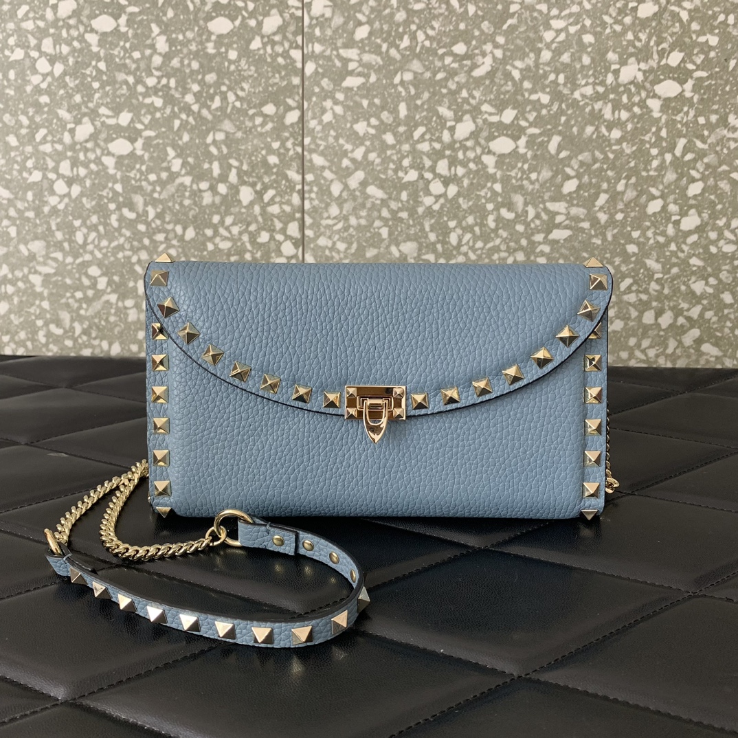 Valentino Garavani Rockstud Small Shoulder Bag in Niagara Grainy Calfskin